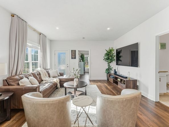8 Indian Circle 8, Holden MA 01520