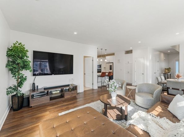 8 Indian Circle 8, Holden MA 01520