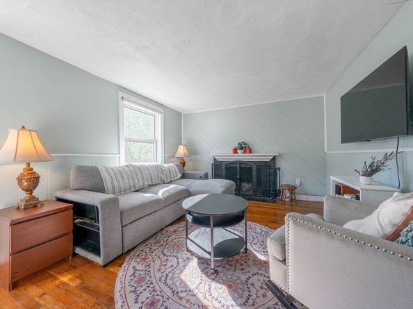 33 Pages Ct, Billerica MA 01821