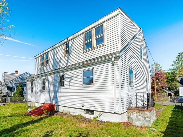 6 Kendal Dr, Woburn MA 01801