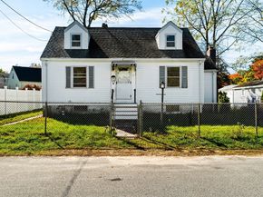 6 Kendal Dr, Woburn MA 01801