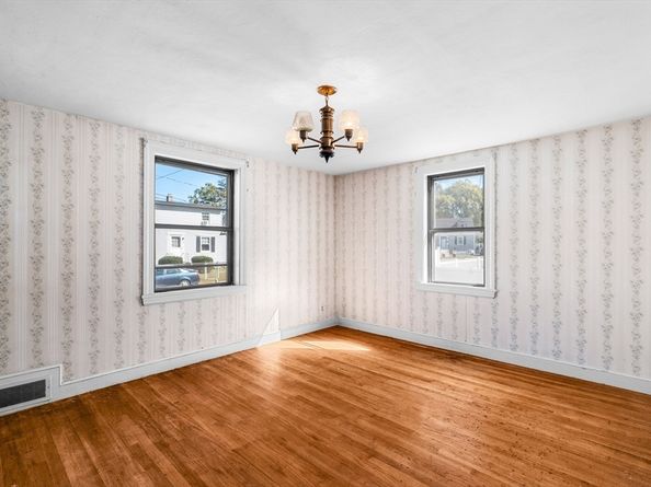 6 Kendal Dr, Woburn MA 01801