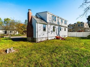 6 Kendal Dr, Woburn MA 01801