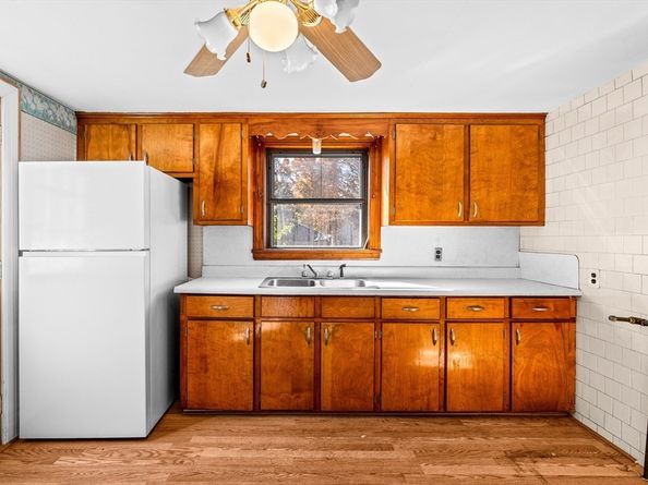 6 Kendal Dr, Woburn MA 01801