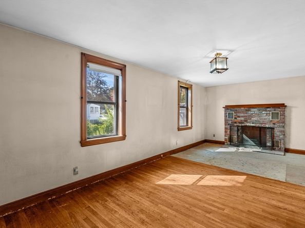 6 Kendal Dr, Woburn MA 01801