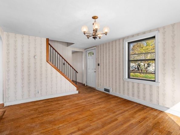 6 Kendal Dr, Woburn MA 01801