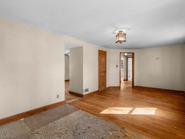 6 Kendal Dr, Woburn MA 01801