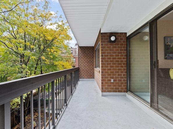1265 Beacon St 501, Brookline MA 02446