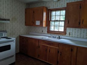 7 Hamilton St, Framingham MA 01701