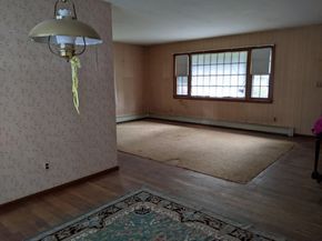 7 Hamilton St, Framingham MA 01701