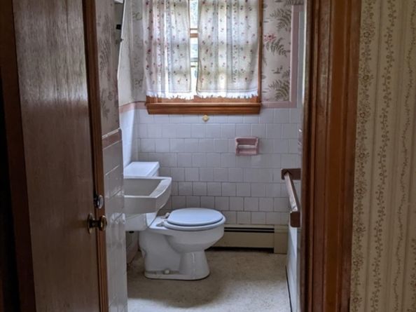 7 Hamilton St, Framingham MA 01701