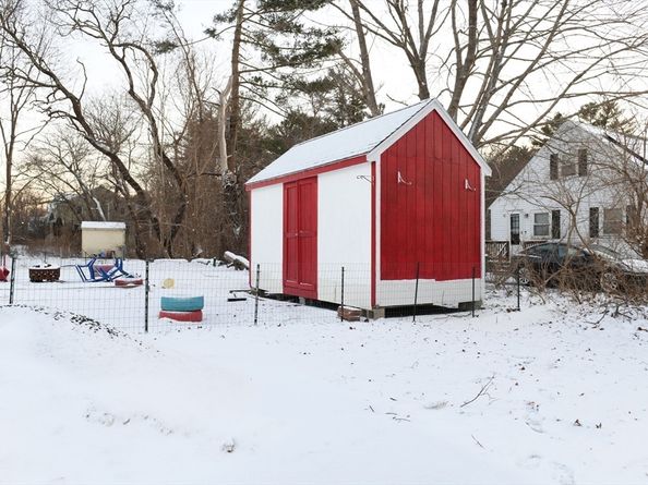 261 Washington St, Pembroke MA 02359