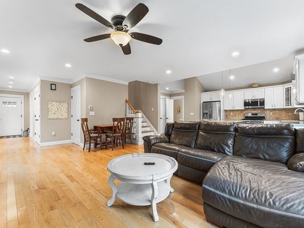 22 Washington St, Mendon MA 01756