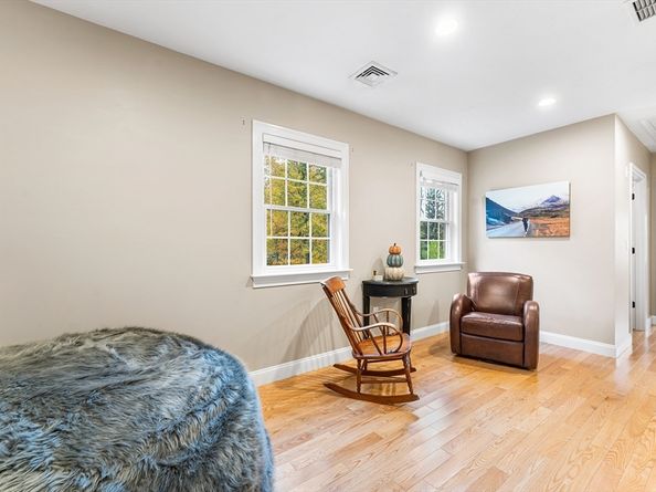22 Washington St, Mendon MA 01756