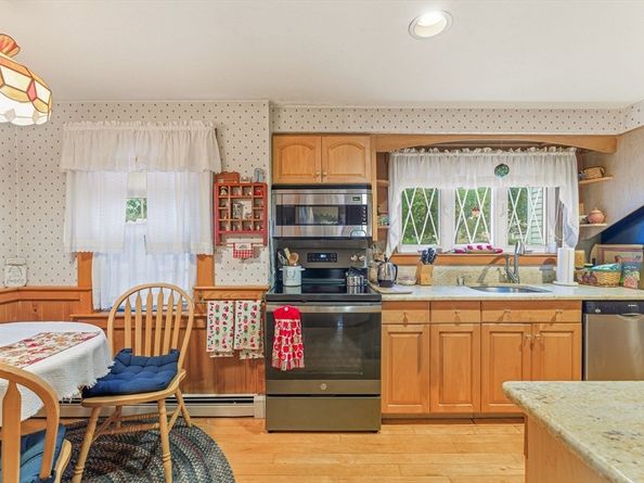 11 Worthen Ave, Weymouth MA 02188