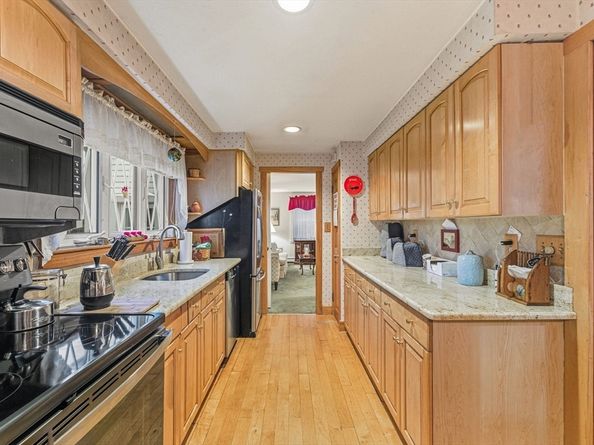 11 Worthen Ave, Weymouth MA 02188