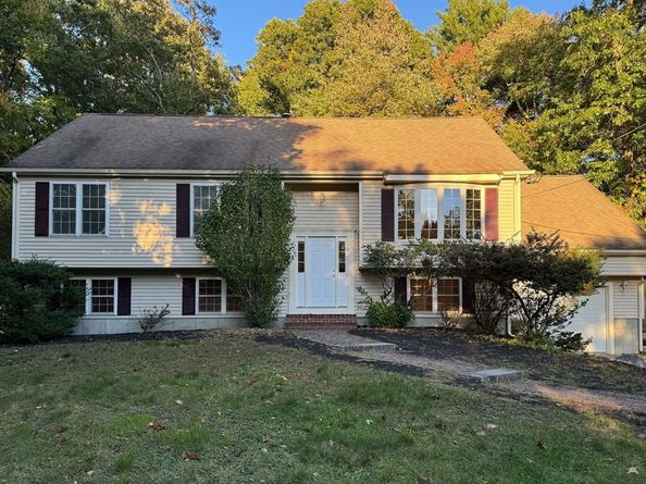 93 Porter St, Whitman MA 02382