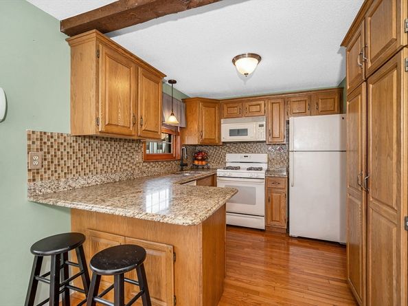 38 Scotty Hollow Dr E, Chelmsford MA 01863