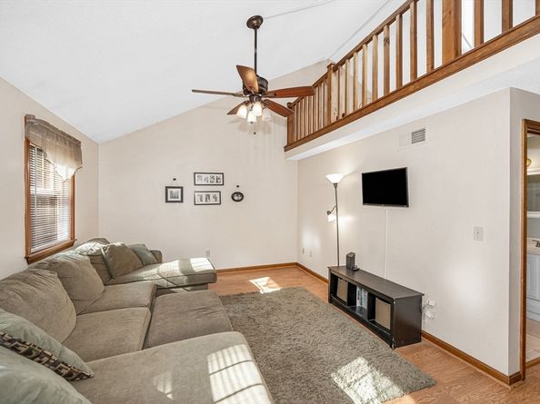 38 Scotty Hollow Dr E, Chelmsford MA 01863