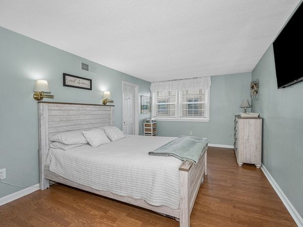 38 Scotty Hollow Dr E, Chelmsford MA 01863