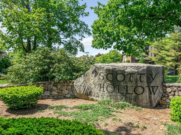 38 Scotty Hollow Dr E, Chelmsford MA 01863
