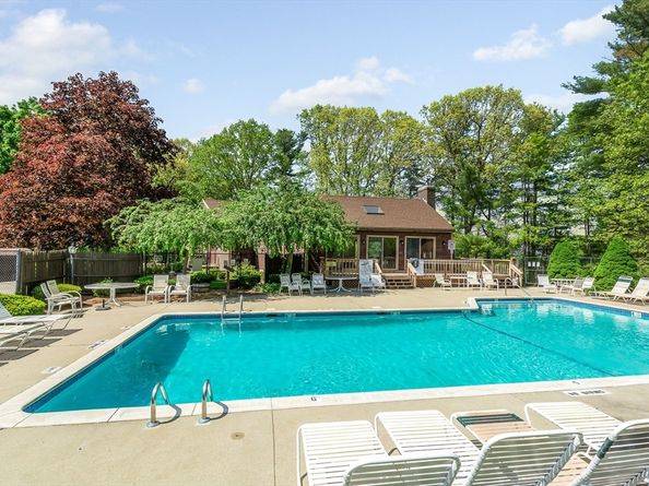 38 Scotty Hollow Dr E, Chelmsford MA 01863