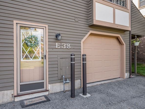 38 Scotty Hollow Dr E, Chelmsford MA 01863