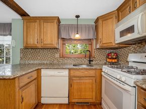 38 Scotty Hollow Dr E, Chelmsford MA 01863
