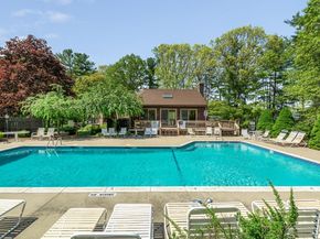 38 Scotty Hollow Dr E, Chelmsford MA 01863