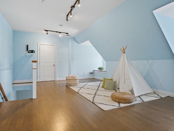 36 N Main St 1, Natick MA 01760