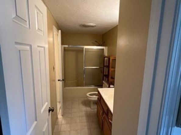 920 Ridgefield Cir C, Clinton MA 01510
