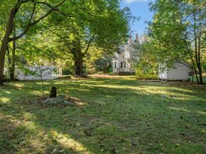 28 Holden St, Worcester MA 01605