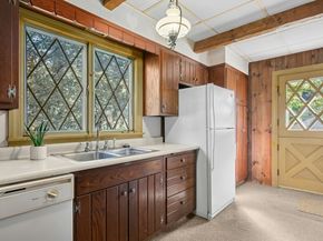 28 Holden St, Worcester MA 01605