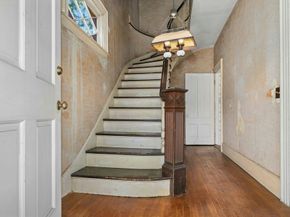 28 Holden St, Worcester MA 01605