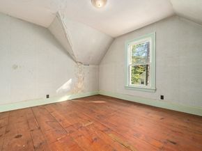 28 Holden St, Worcester MA 01605