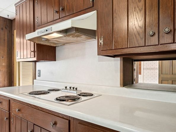 28 Holden St, Worcester MA 01605