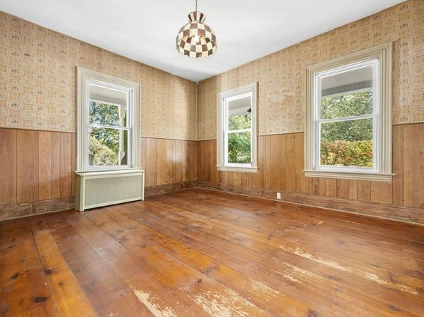 28 Holden St, Worcester MA 01605