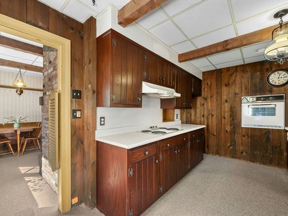 28 Holden St, Worcester MA 01605