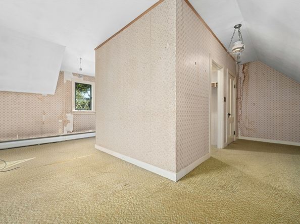 28 Holden St, Worcester MA 01605