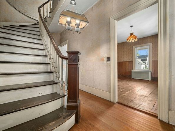 28 Holden St, Worcester MA 01605