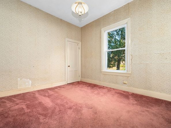 28 Holden St, Worcester MA 01605