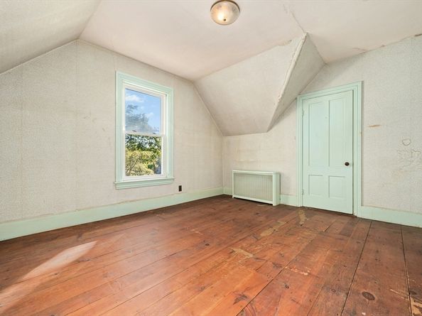28 Holden St, Worcester MA 01605