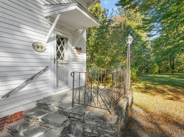 28 Holden St, Worcester MA 01605