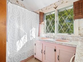 28 Holden St, Worcester MA 01605