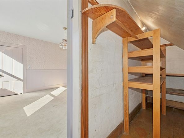 28 Holden St, Worcester MA 01605