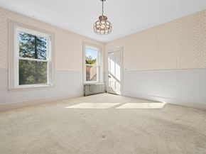 28 Holden St, Worcester MA 01605