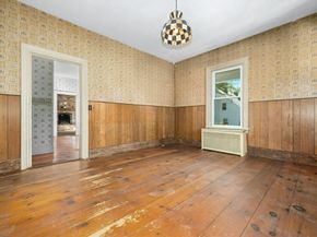 28 Holden St, Worcester MA 01605