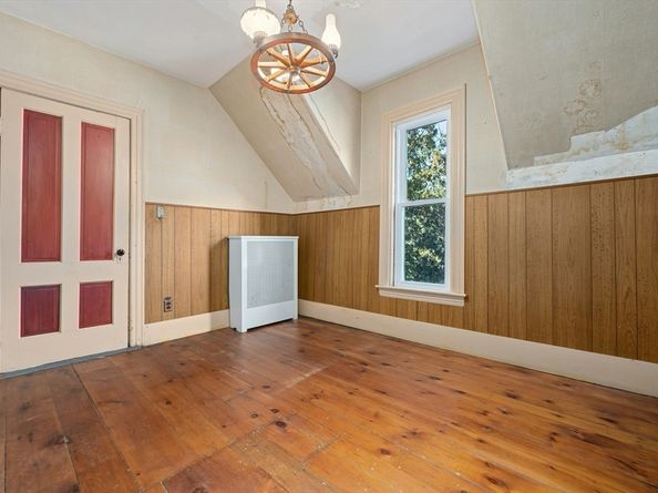 28 Holden St, Worcester MA 01605