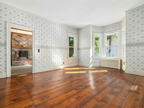 28 Holden St, Worcester MA 01605