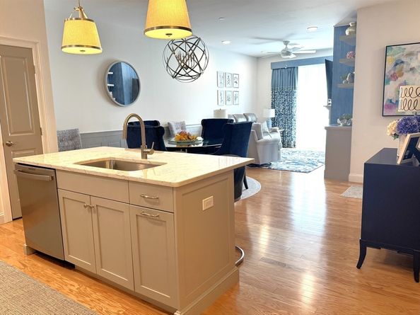 1 Revolution Way 307, Canton MA 02021